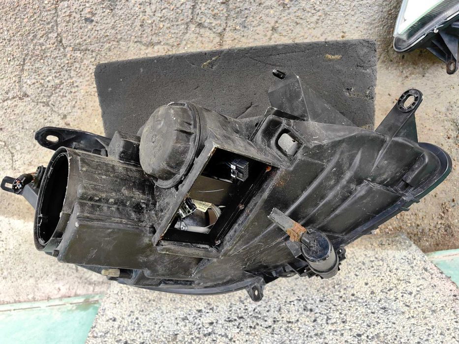 Оригинални  фарове  Ситроен Ц8  Citroen C8 Xenon