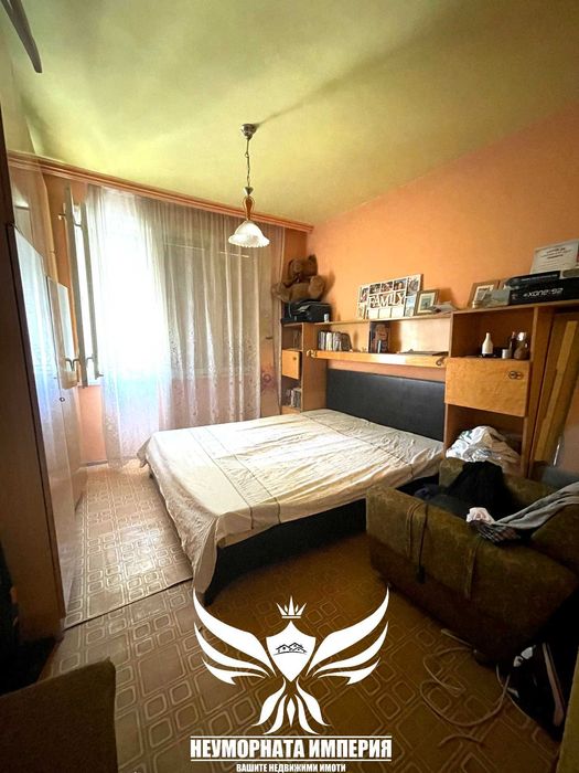 Продавам тристаен апартамент 102кв с гараж в Асеновград, кв.Стадиона