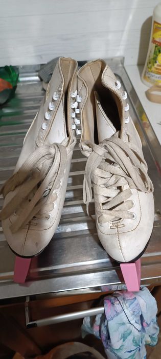 Продам коньки для девочки.