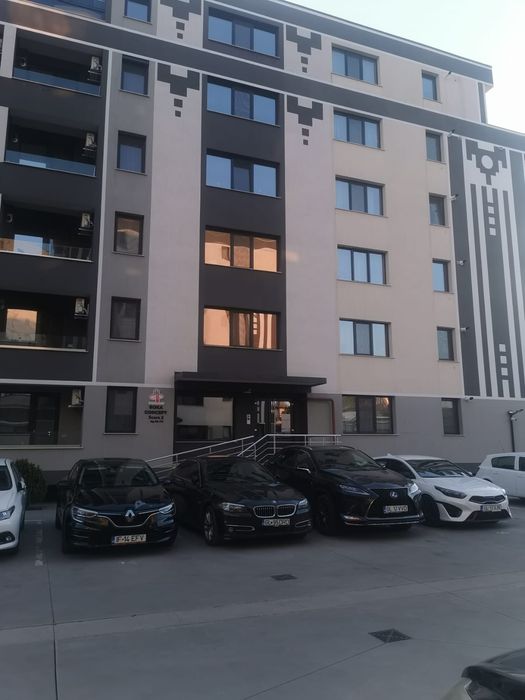 Închiriez apartament