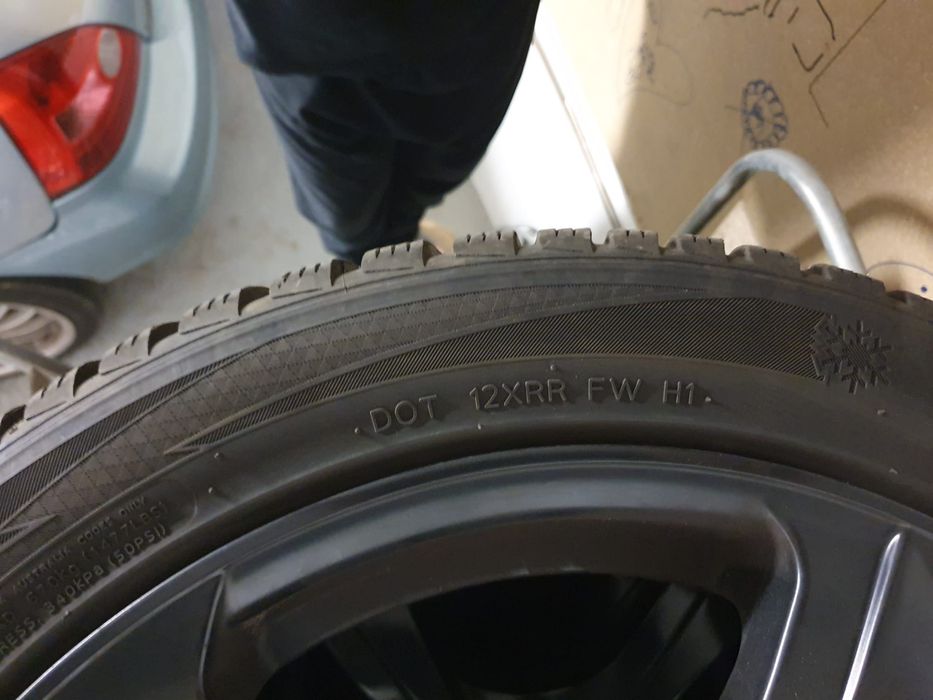 Продавам 4броя джанти с зимни гуми hankook