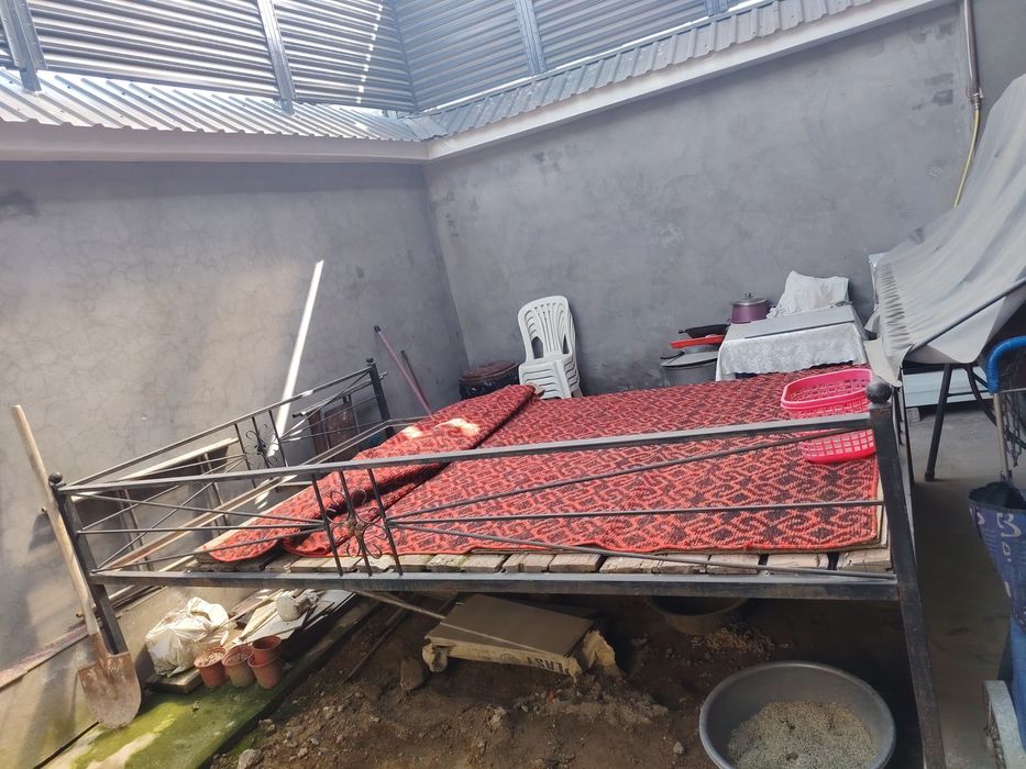 Темир кровать, тапчан, срочно сотилади