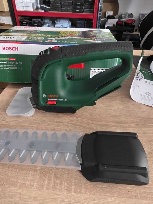 Foarfece de iarba fara fir Bosch AdvancedShear 18V-10 - fără baterie