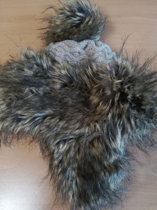 Дамска зимна шапка