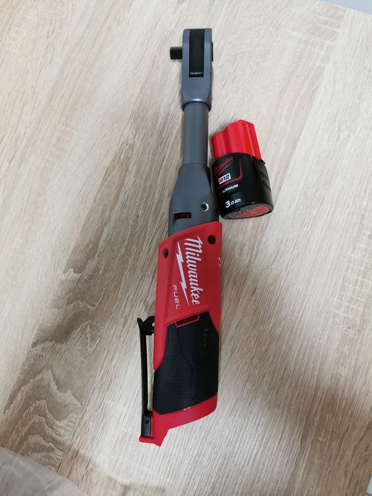 Clichet milwaukee m12 model LR inclus acc de 3 ah
