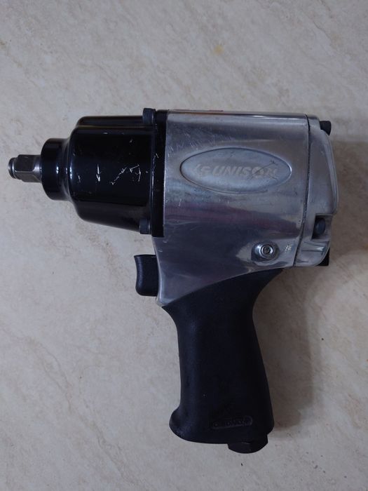 Гайковёрт пневматический