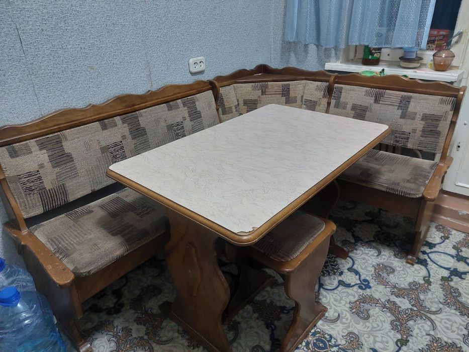 Televizor, kuxinniy ugolok, divan ugolok, shkaf sotiladi