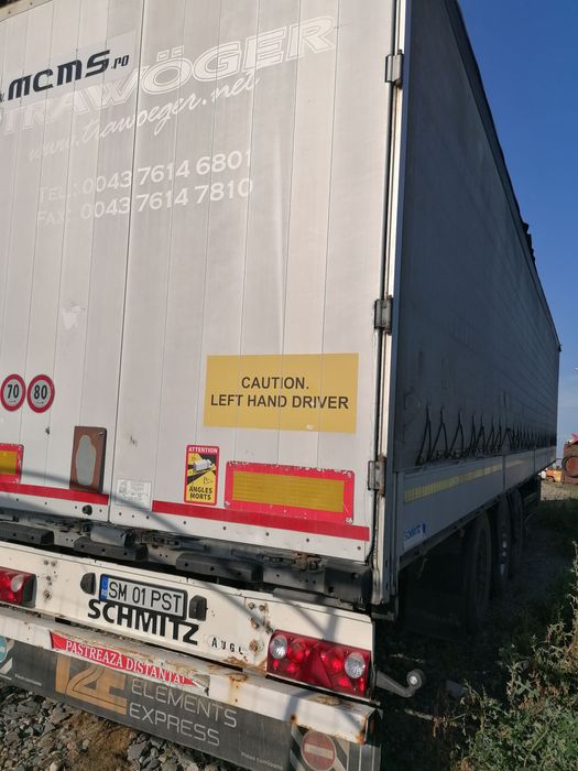 Schmitz cu obloane și prelata perdea