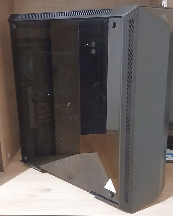 Мощен  Геймърски Компютър