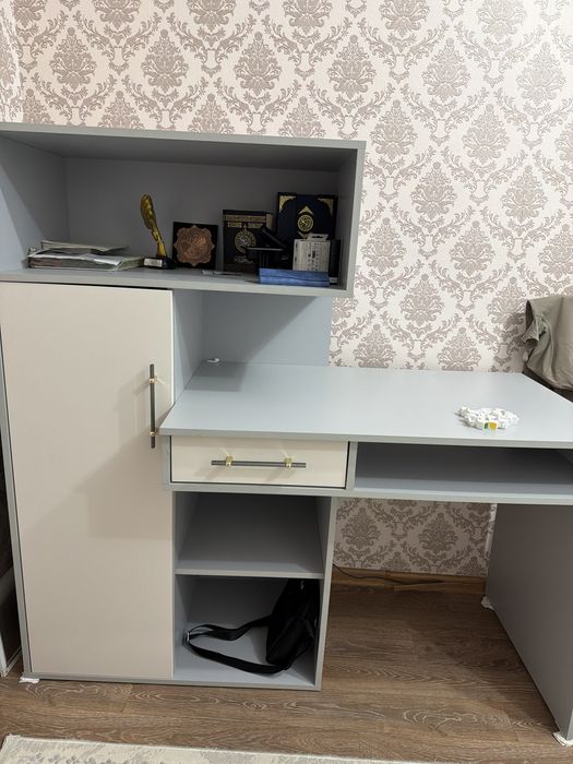 Продам ученический стол, в отличном сост.