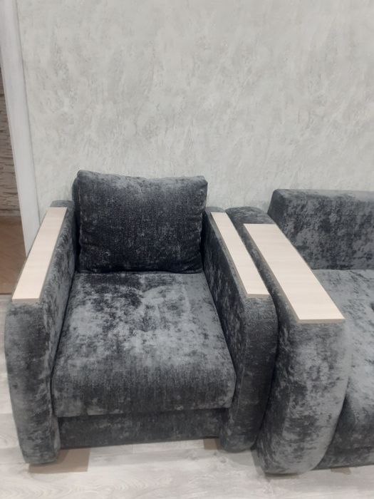 Продам диван с креслом