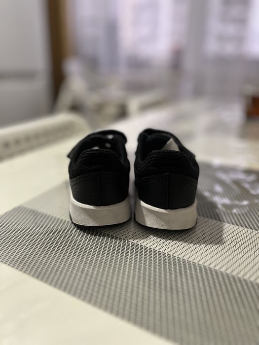 Кроссовки adidas
