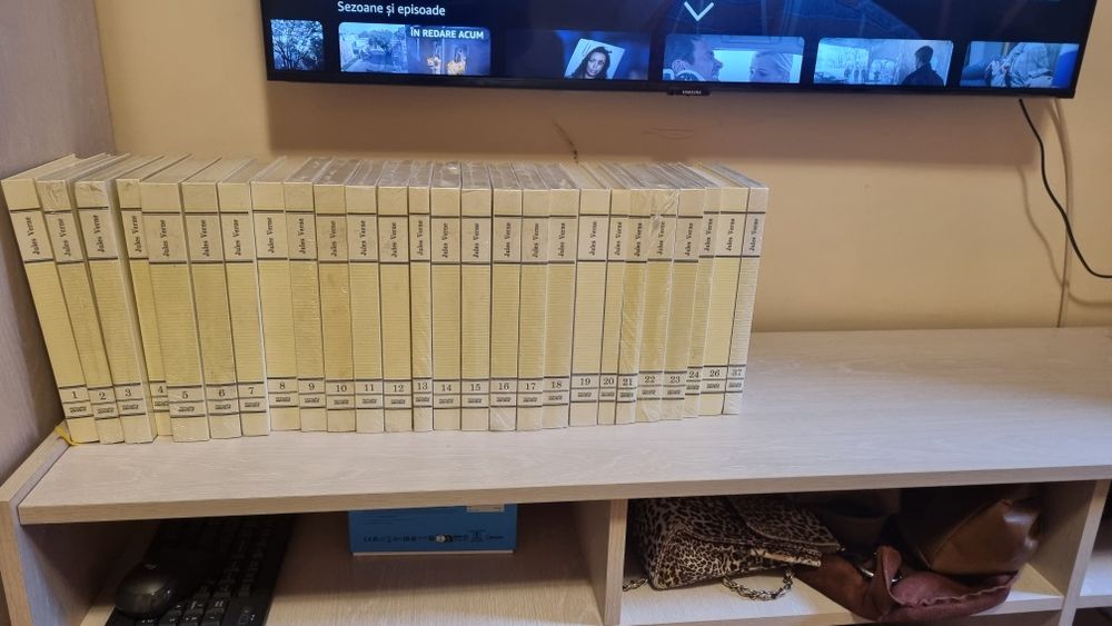 Vand carti din colectia Adevarul