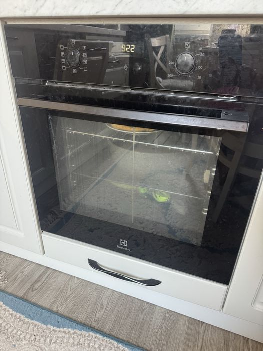 Духовой шкаф Electrolux