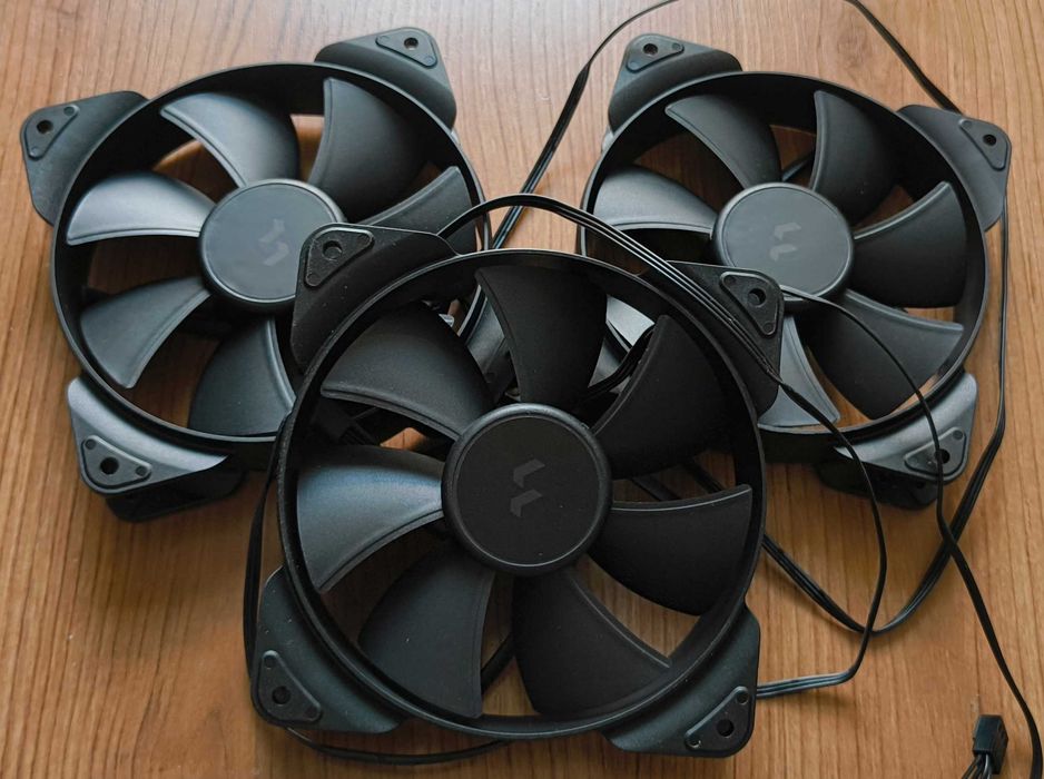Ventilatoare Fractal Design ARGB si Black