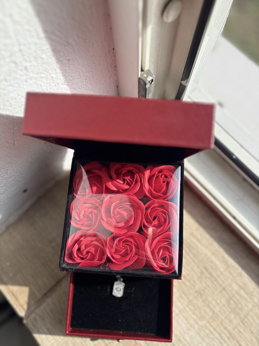 9 trandafiri cu lant si mesaj