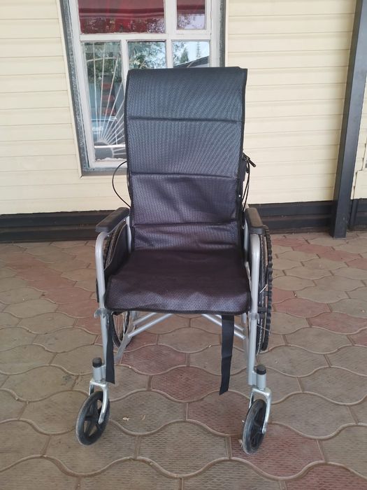 Продам инвалидную коляску новую