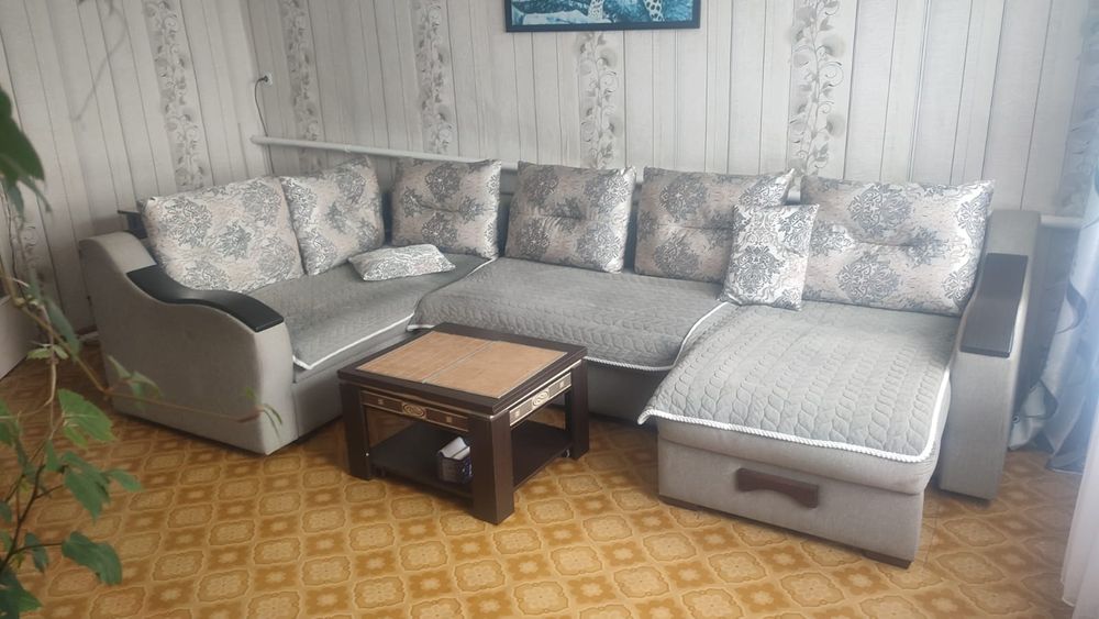 Продам диван угловой б/у