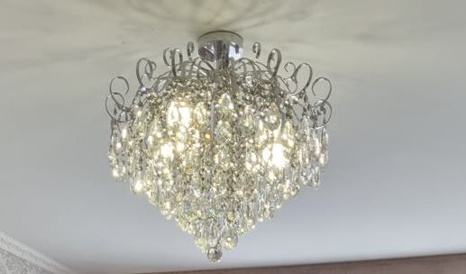 Продам люстру с пультом