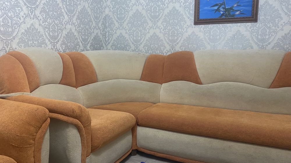 Продам угловой диван + 1 кресло80000тг