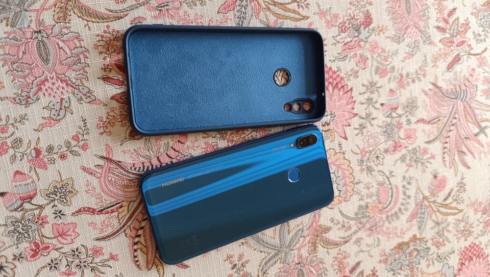 Huawei P20 lite. 4/64 Гб