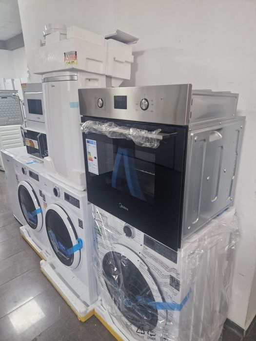 Фурна за вграждане Midea