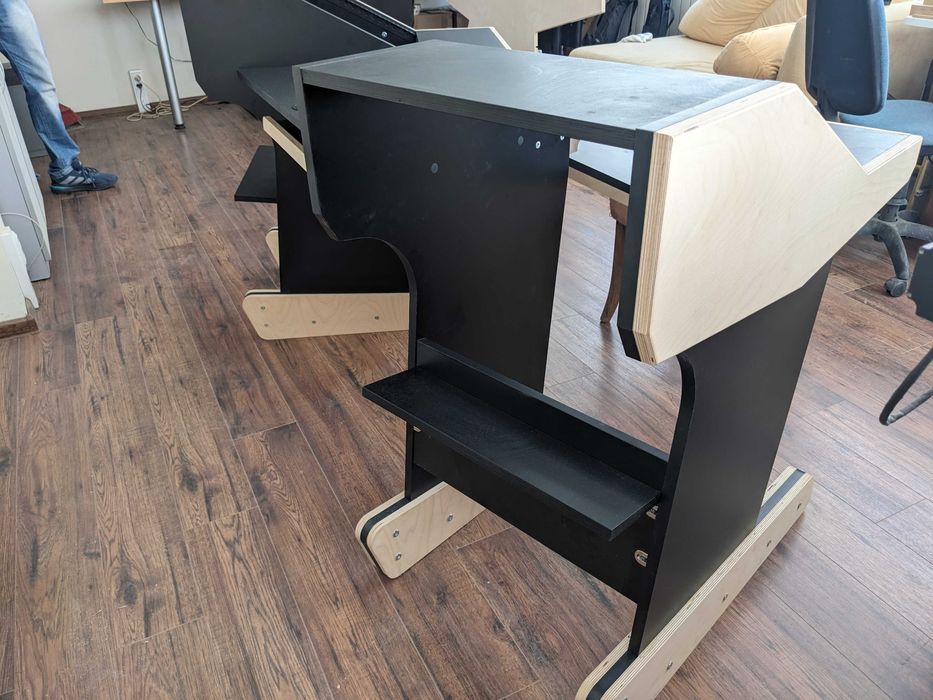 Студийно бюро/Mixing Desk