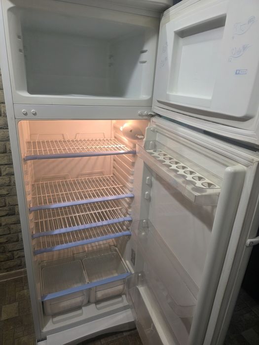 Продам холодильник