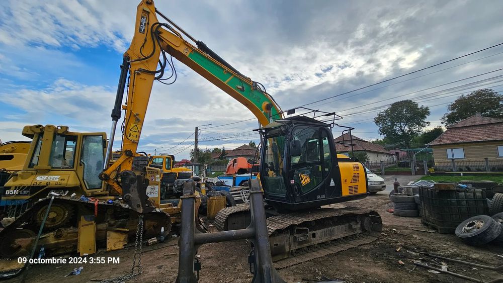 JCB JS131 Excavator pe senile 131
