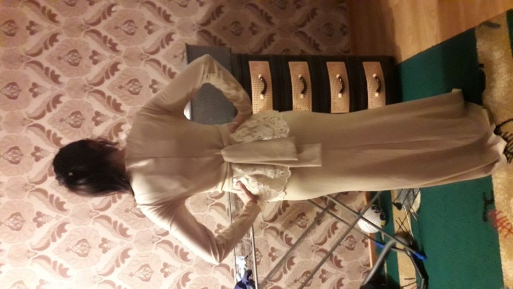 Продам платье с поясом