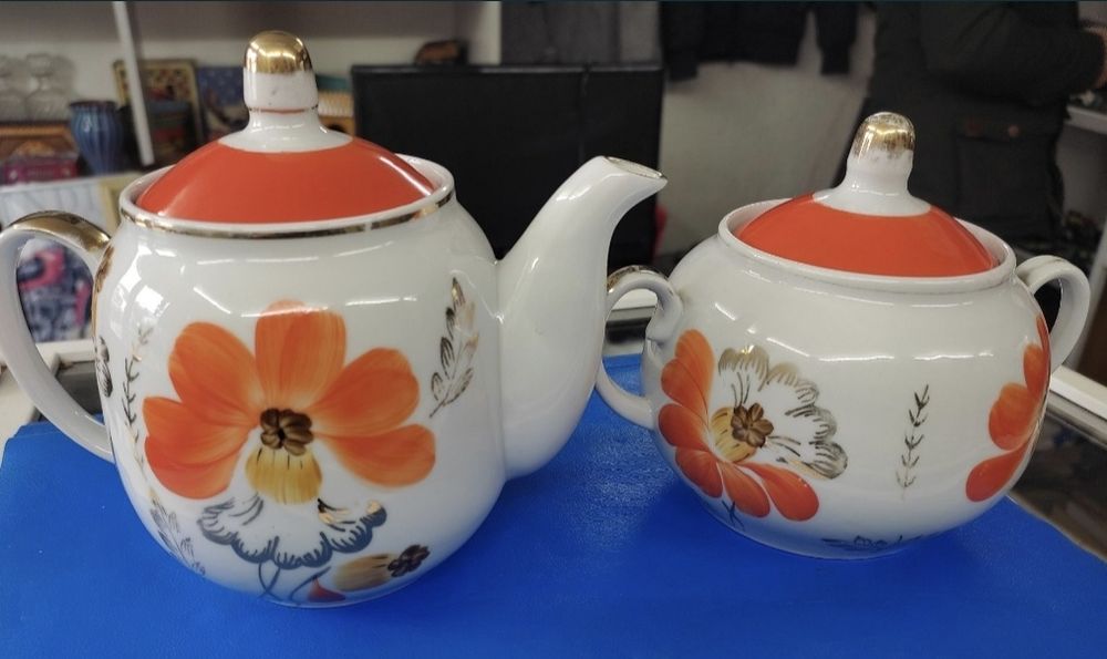 Порцеланови чайници с капаче и захарница с капаче! Състояние ново!