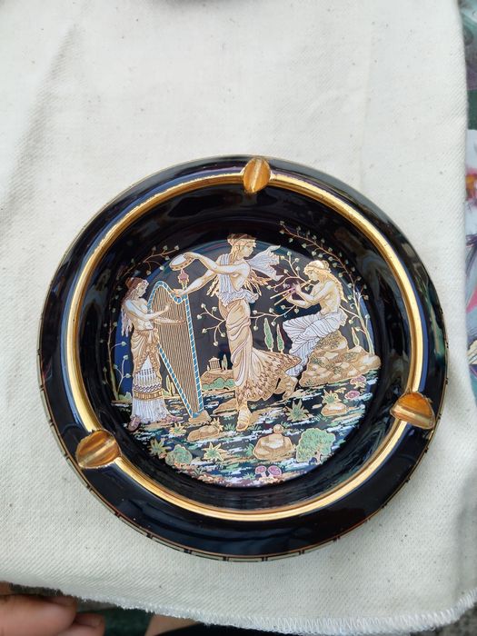 Пепелник  позлатен