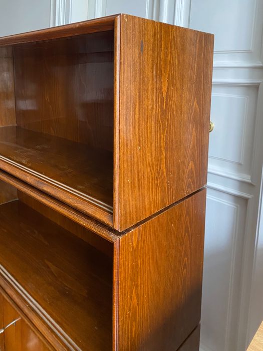 Румынский книжный стеллаж