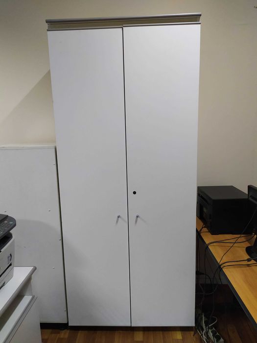 Офисные столы и Шкафы