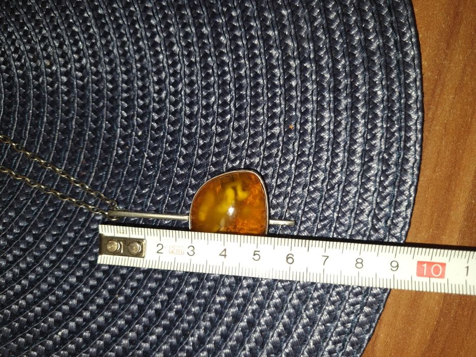 Сребърно колие с кехлибар