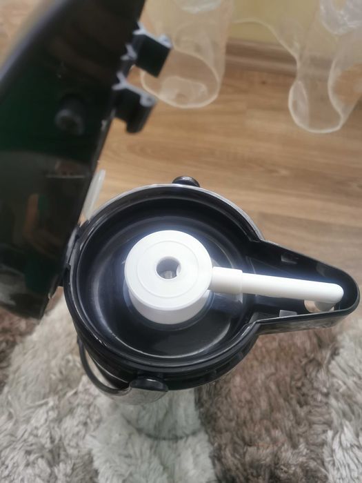 Продавам голям гръцки термос с помпа