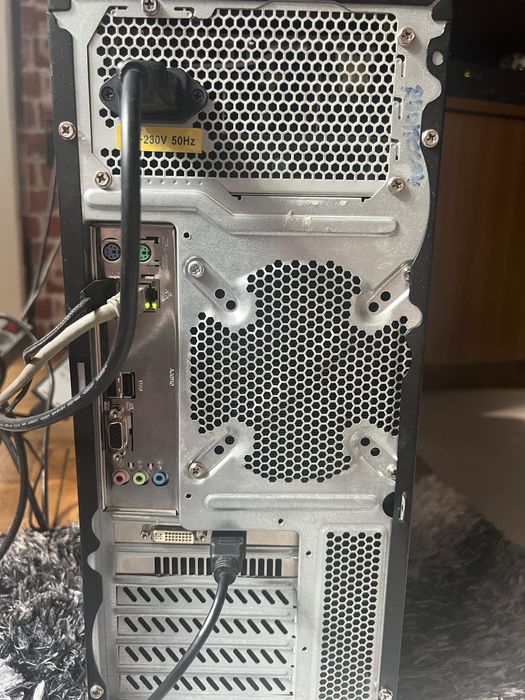 Pc Amd fx 6300, 8gb ram, nvidia gtx 560, ssd 120gb, hdd 1tb.