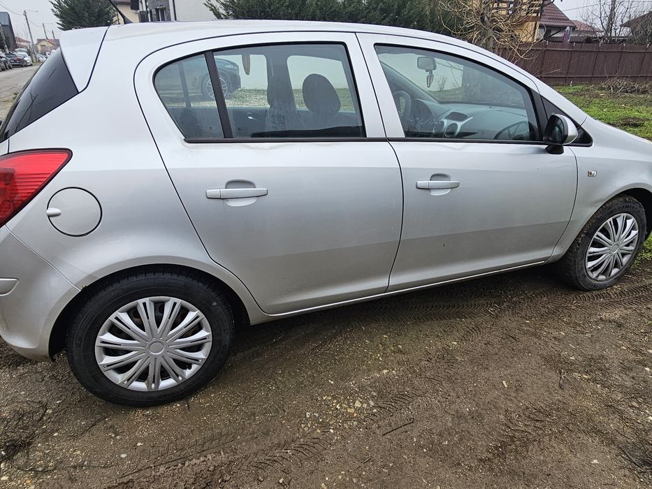 Opel Corsa 2010 .