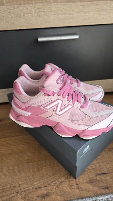 Дамски маратонки New Balance 9060 розови