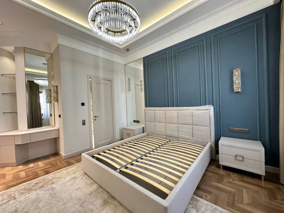 Жк Казахстан-Сдается новая 3-х комнатная в элит комплексе!