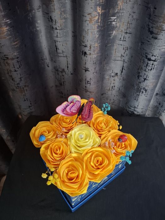 Cutie decorativa cu trandafiri