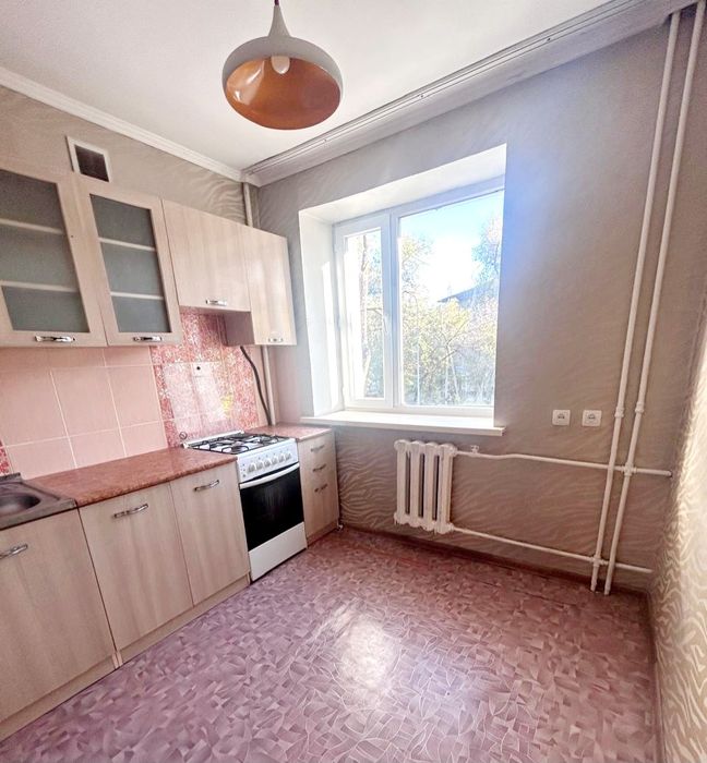 продам 2-х ком. 45кв. центр 3-этаж