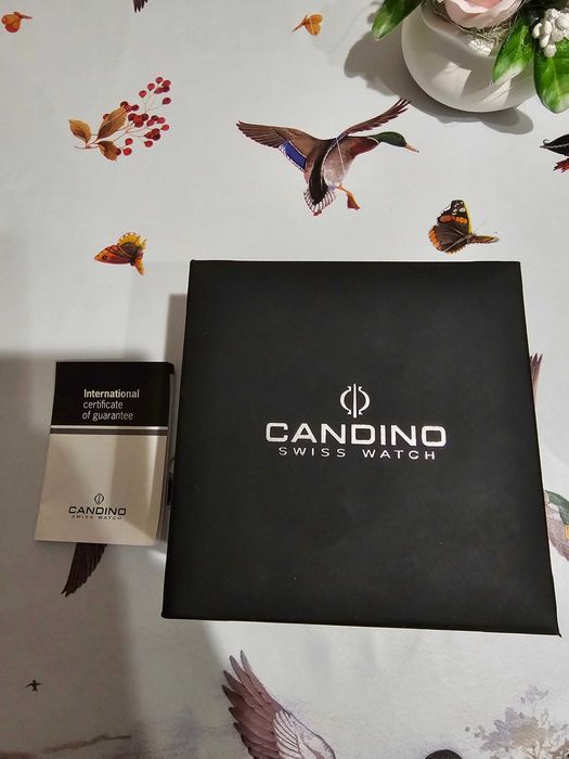 Продавам часовник Candino