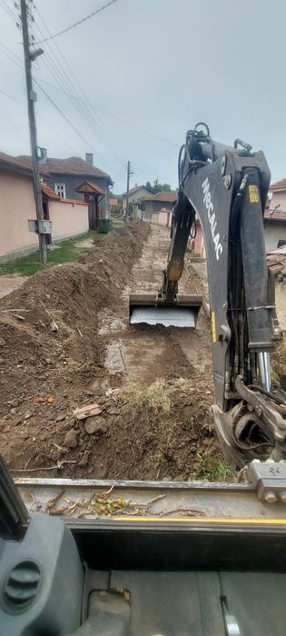 Услуги с комбиниран багер.Свредел и самосвал.