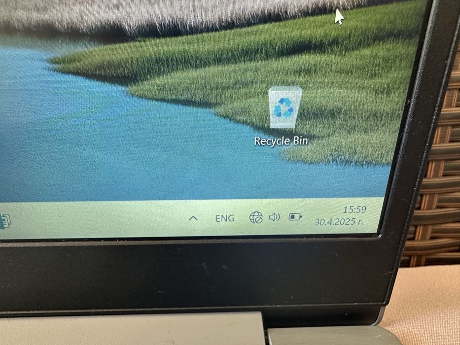 Малко използван Lenovo лаптоп с Windows 11 Pro