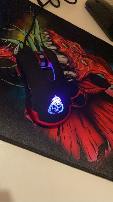 Продам мышку с ковриком срочно