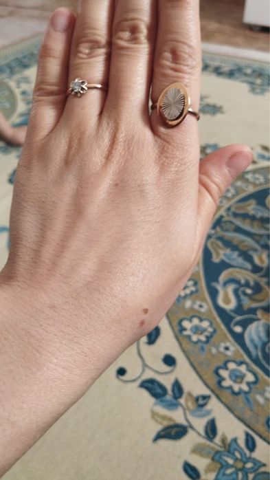 Продам кольцо золотое