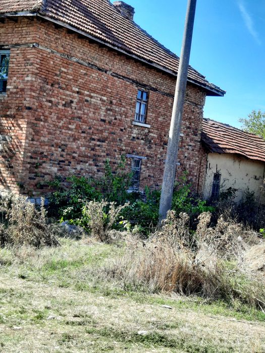 Продавам къща с голям парцел в с. Нивянин