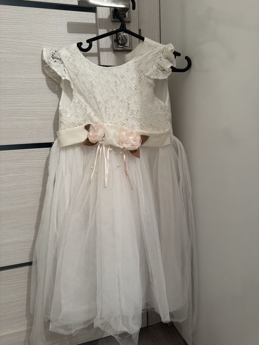 Нарядное белое платье 4-6 лет для девочек