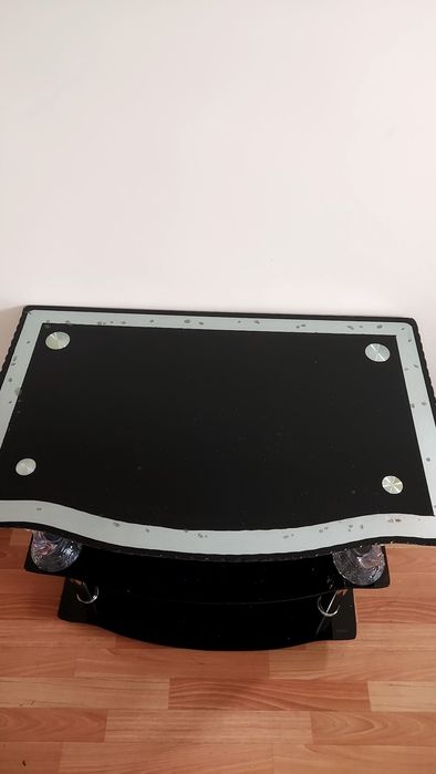 Стеклянная  тумба  под телевизор